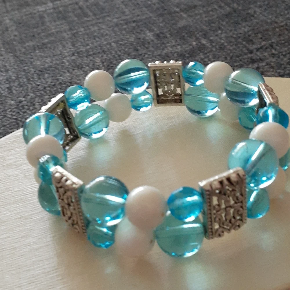 NWOT Beaded Elastic Double Strand Bracelet AA112